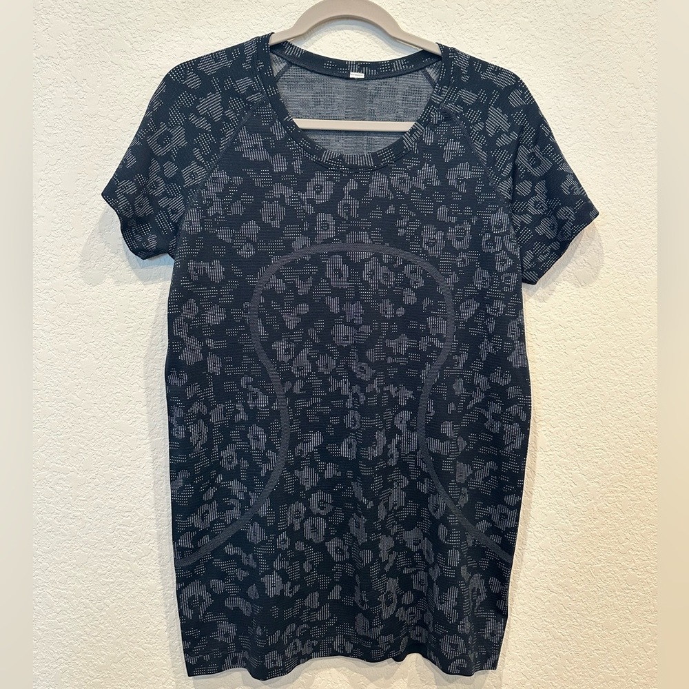 Lululemon Swiftly Tech Short Sleeve Crew Navy printed 12